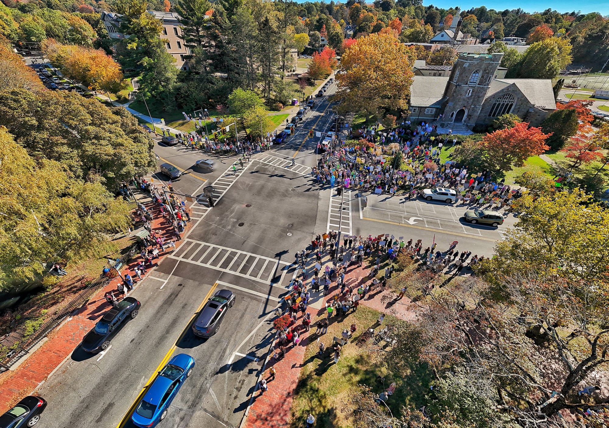 No Kings rally draws more than 800 people, including Medford residents, to Winchester