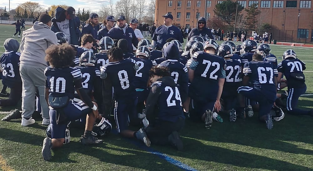 Medford falls to Malden 20-8 in Thanksgiving classic post image