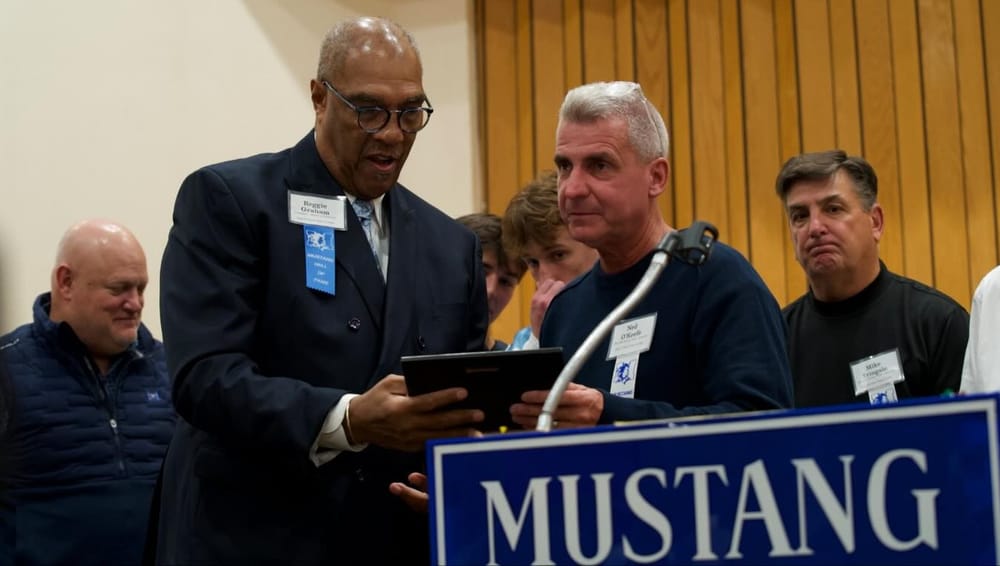 Medford welcomes hockey heroes into Hall of Fame post image