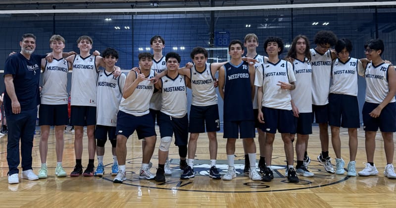 Medford boys volleyball bounce back with state tourney bid post image